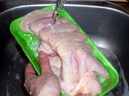 Wash the chicken wings under cold running water