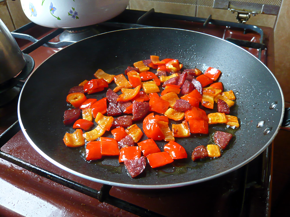 Red pepper and salami for my easy breakfast recipe