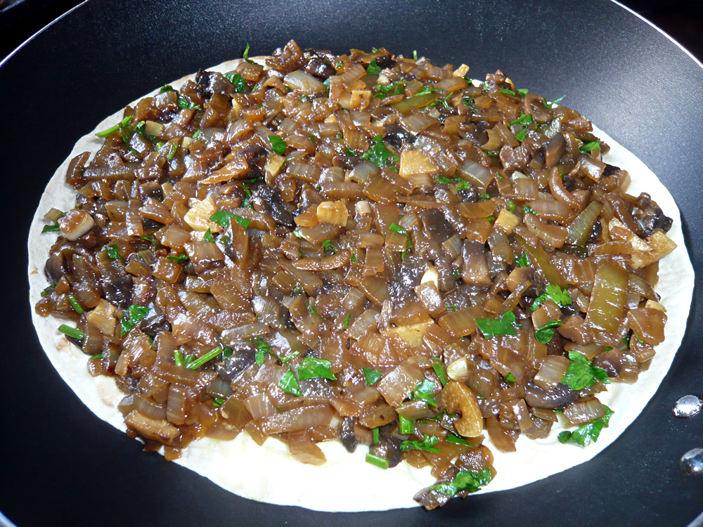 Mounting quesadillas - mushrooms and onions layer